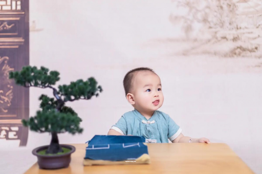 沂源怀孕肚子中间凹两边凸